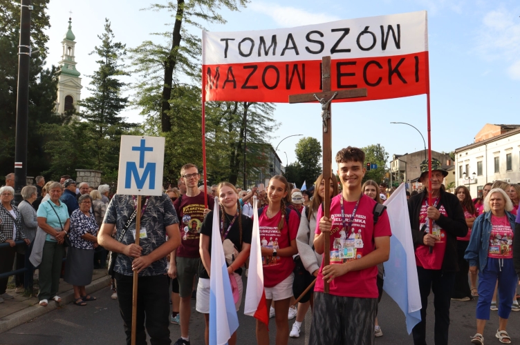 Pątnicy z Tomaszowa Mazowieckiego wyruszyli w 210 Pieszej Pielgrzymce na Jasną Górę