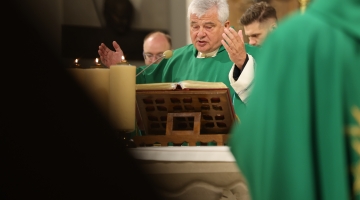 Kard. Krajewski: MIŁOŚĆ jest bez miary | Czwartkowa Eucharystia w łódzkiej Katedrze