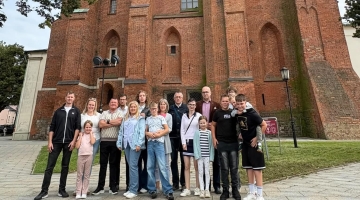 Ministranci z łódzkich Chojen u swojego Świętego Patrona w Gnieźnie