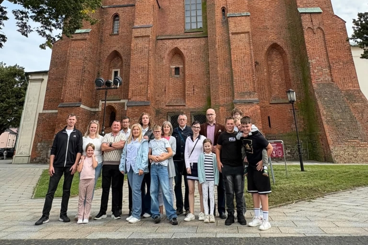 Ministranci z łódzkich Chojen u swojego Świętego Patrona w Gnieźnie