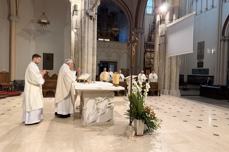 Kard. Krajewski podczas czwartkowej Eucharystii: tam, gdzie kończy się ludzka logika, zaczyna się zaufanie Bogu!