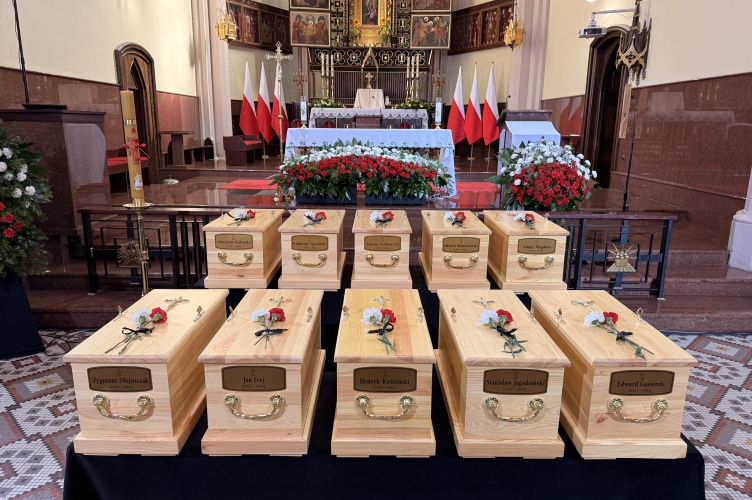 Pogrzeb dzieci – ofiary niemieckiego obozu przy ul. Przemysłowej w Łodzi