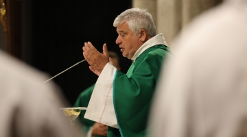 Kard. Krajewski: On chce, abym stał się taki jak On | Czwartkowa Eucharystia w łódzkiej Katedrze