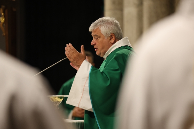 Kard. Krajewski: On chce, abym stał się taki jak On | Czwartkowa Eucharystia w łódzkiej Katedrze