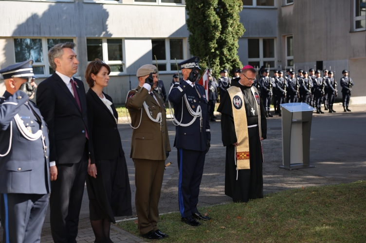 Uroczystość łódzkiego garnizonu Policji z udziałem Bp. Kleszcza