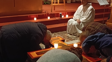 Wtorkowa modlitwa Taizé w starym kościele na Złotnie
