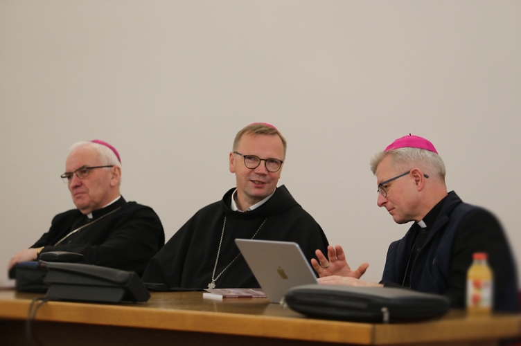 Bp Kleszcz uczestniczył w Sekretariacie Generalnym KEP w spotkaniu odpowiedzialnych za życie konsekrowane