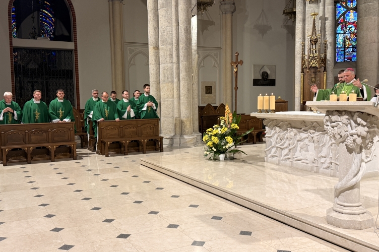 Bp Wołkowicz podczas Mszy św. czwartkowej - zostaliśmy zbawieni dzięki łasce, która jest darmowym darem!
