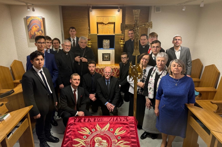 Kard. Krajewski podczas nieszporów do alumnów Seminarium Redemptoris Mater: święty to ten, który sobą nie zasłania Boga!